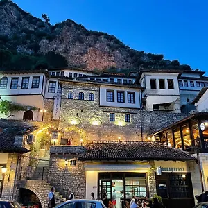 Ξενοδοχείο Ansel, Μπεράτ